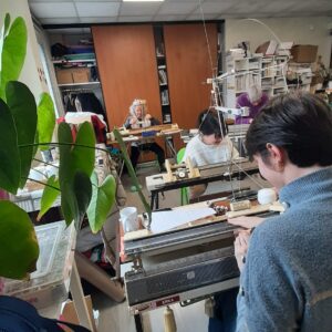Atelier Machine à tricoter