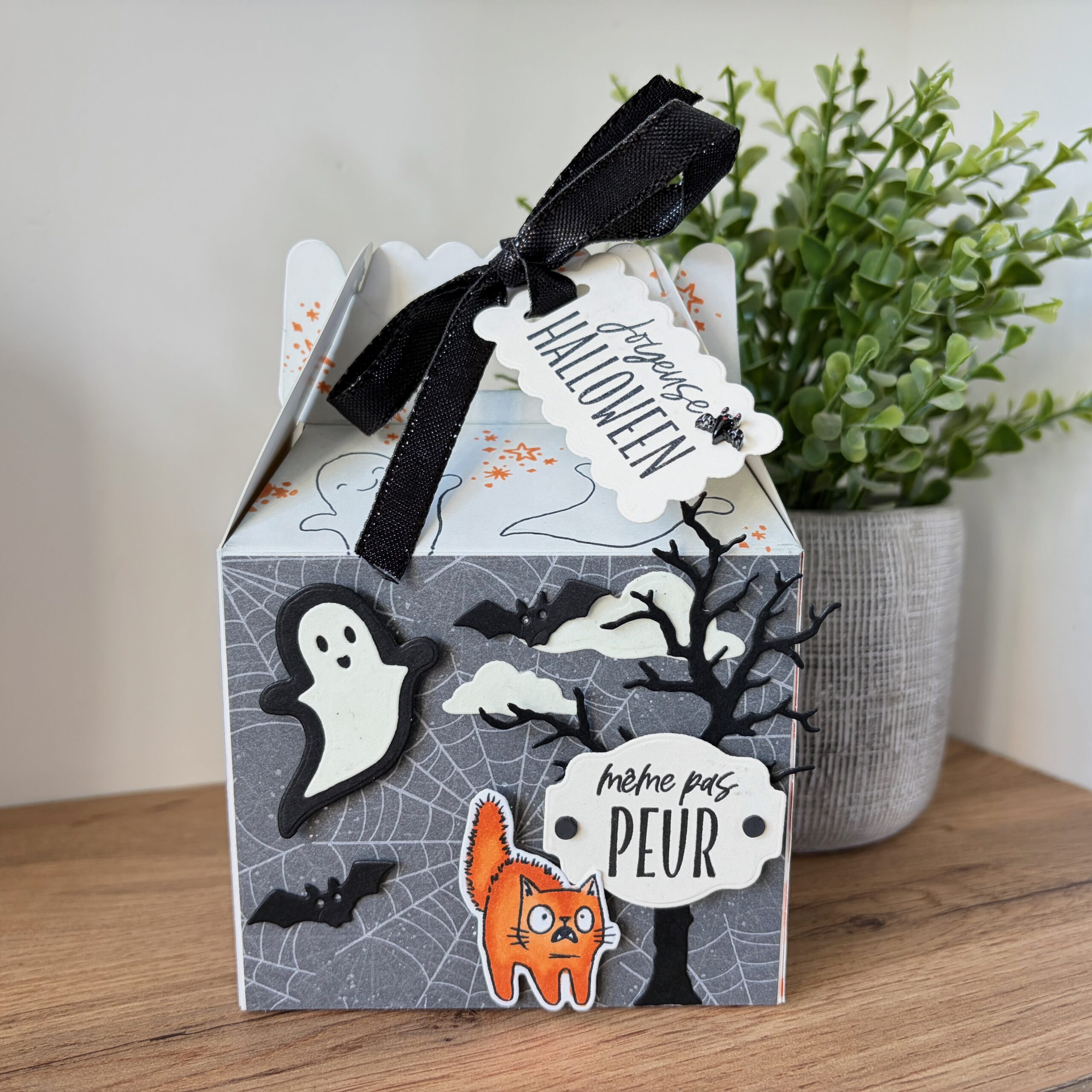 Atelier Scrapbooking - Boîte à friandises d’Halloween et sa baguette frissonnante